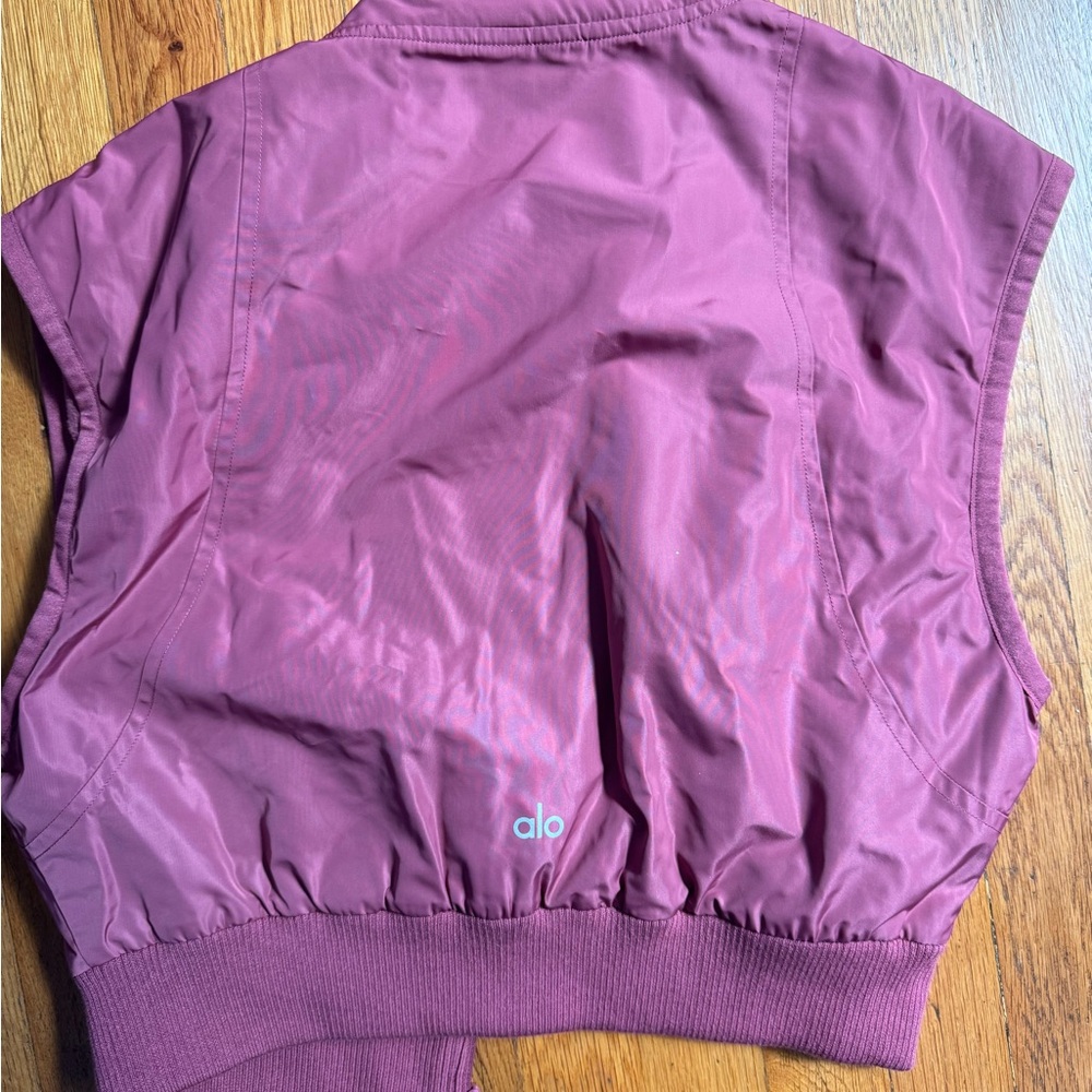 ALO Yoga Zip-Up Vest in Rose Mauve color. Excellent condition. Size Medium - Picture 6 of 6